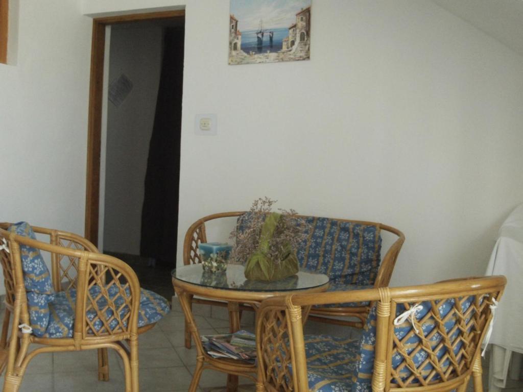Apartment In Kustici With Balcony, Wifi, Washing Machine Kültér fotó